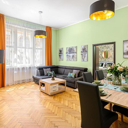 Oasis Apartments At Charles Square Prag Dış mekan fotoğraf