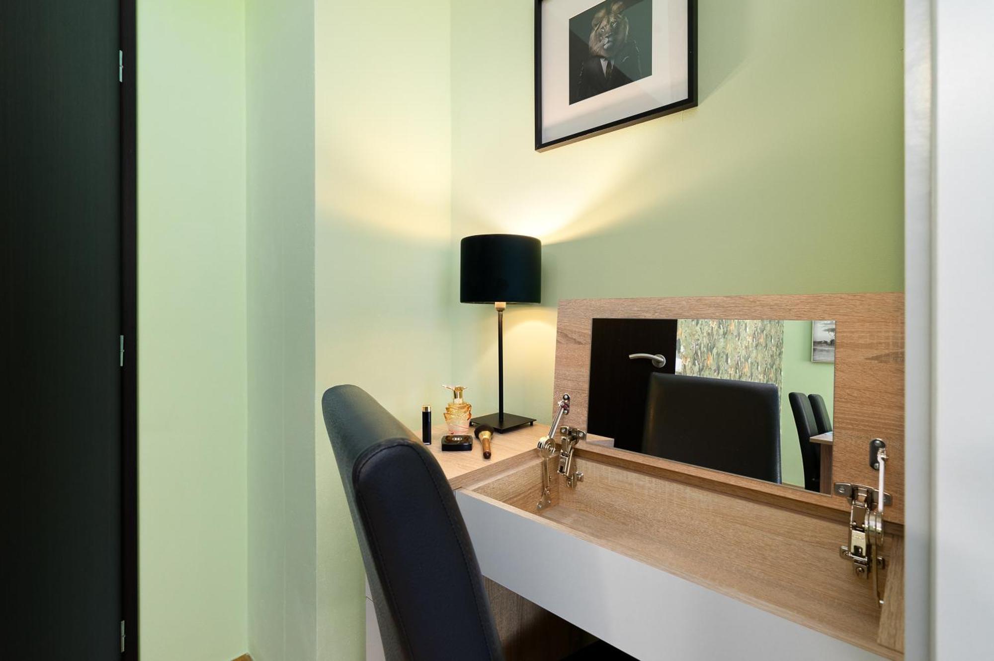 Oasis Apartments At Charles Square Prag Dış mekan fotoğraf