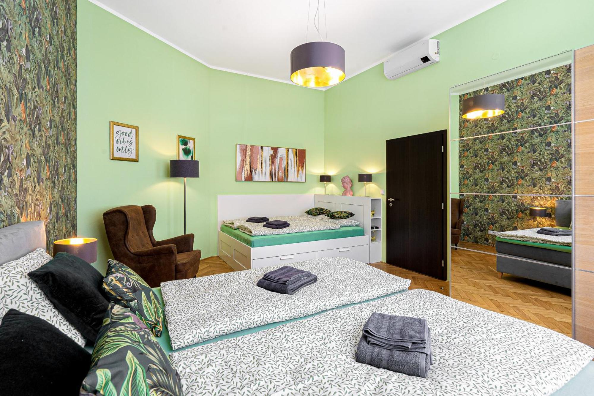 Oasis Apartments At Charles Square Prag Dış mekan fotoğraf