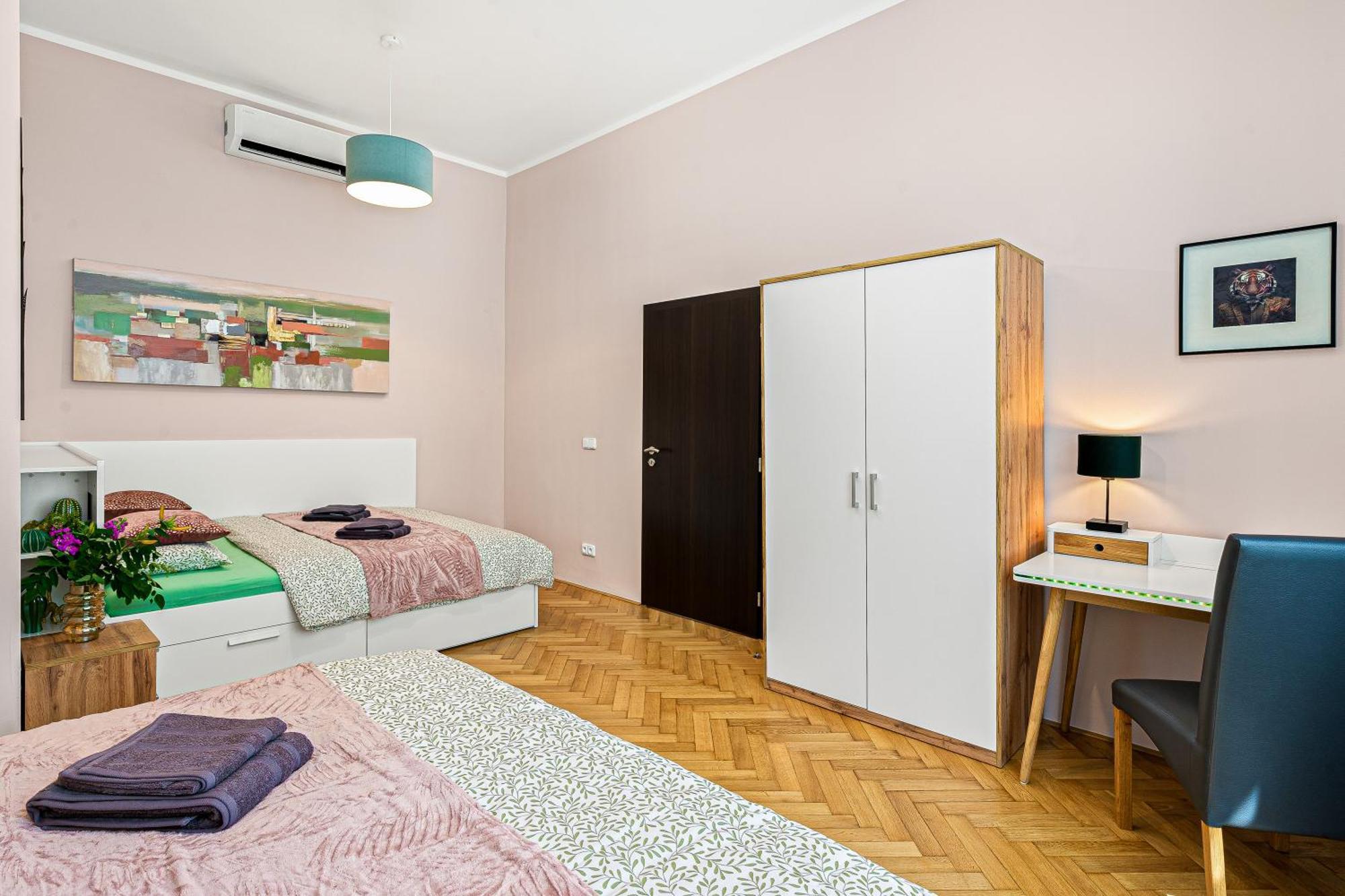 Oasis Apartments At Charles Square Prag Dış mekan fotoğraf